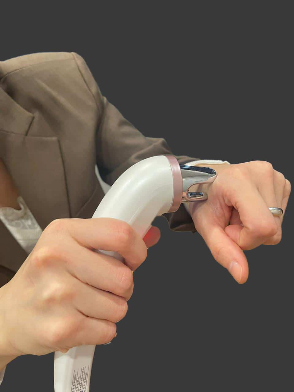 روش صحیح نگه داشتن دستگاه