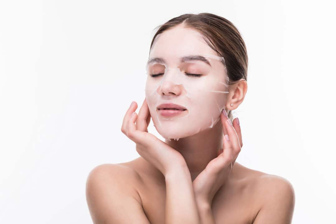 گذاشتن ماسک ورقه ای